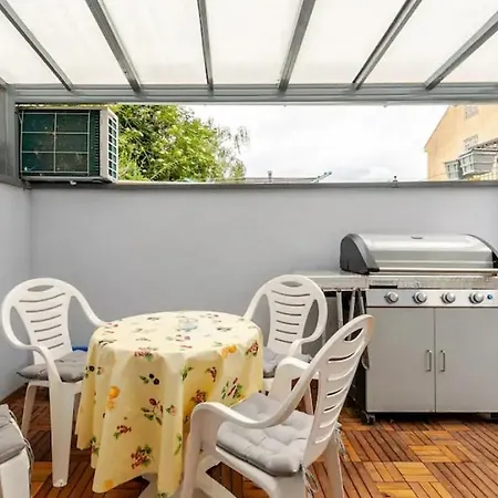 Pensión Maisonnette Avec Terrasse *