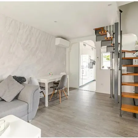 Πανσιόν Maisonnette Avec Terrasse