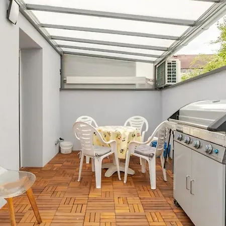 Πανσιόν Maisonnette Avec Terrasse